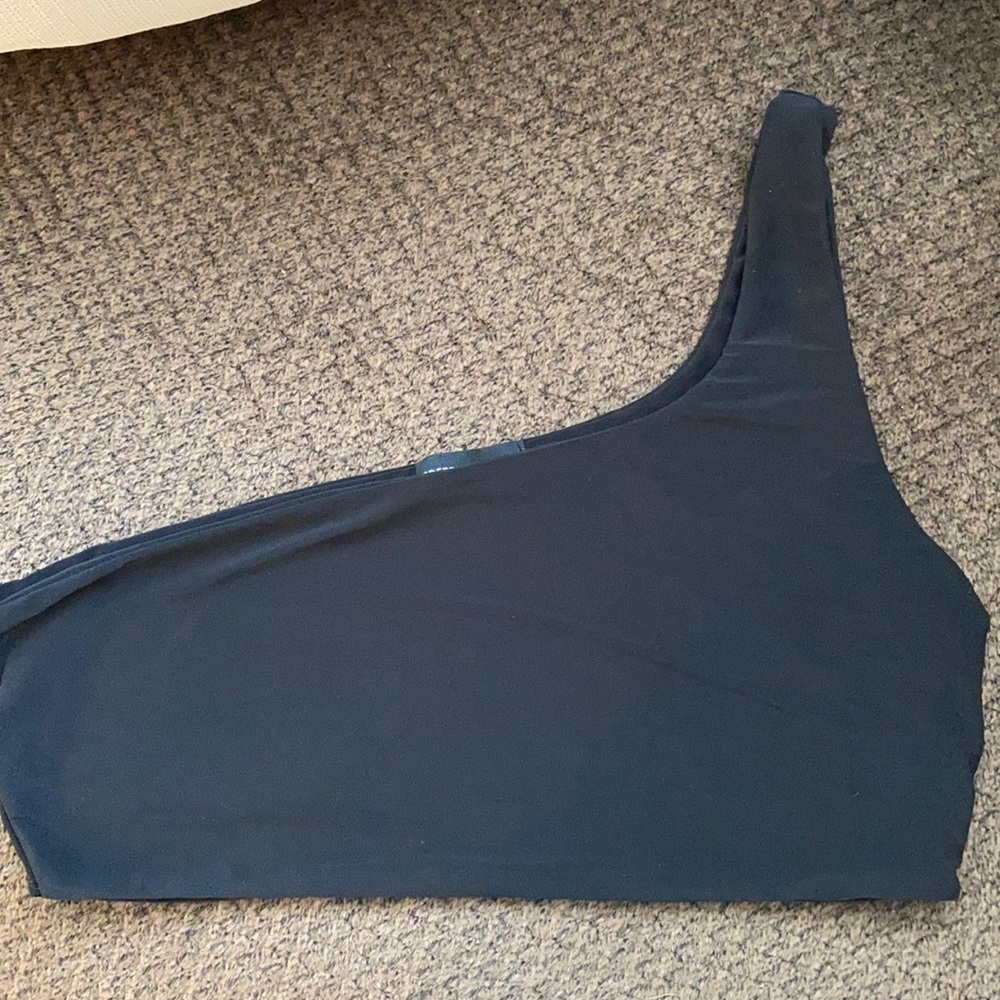 Pretty Little Thing Black Crop Top